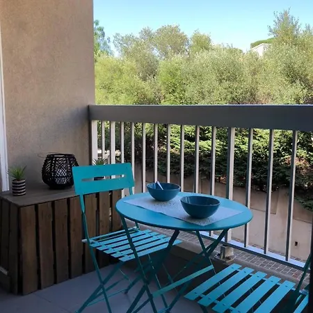 Studio Moderne Avec Balcon Au Coeur Du Centre Ville *